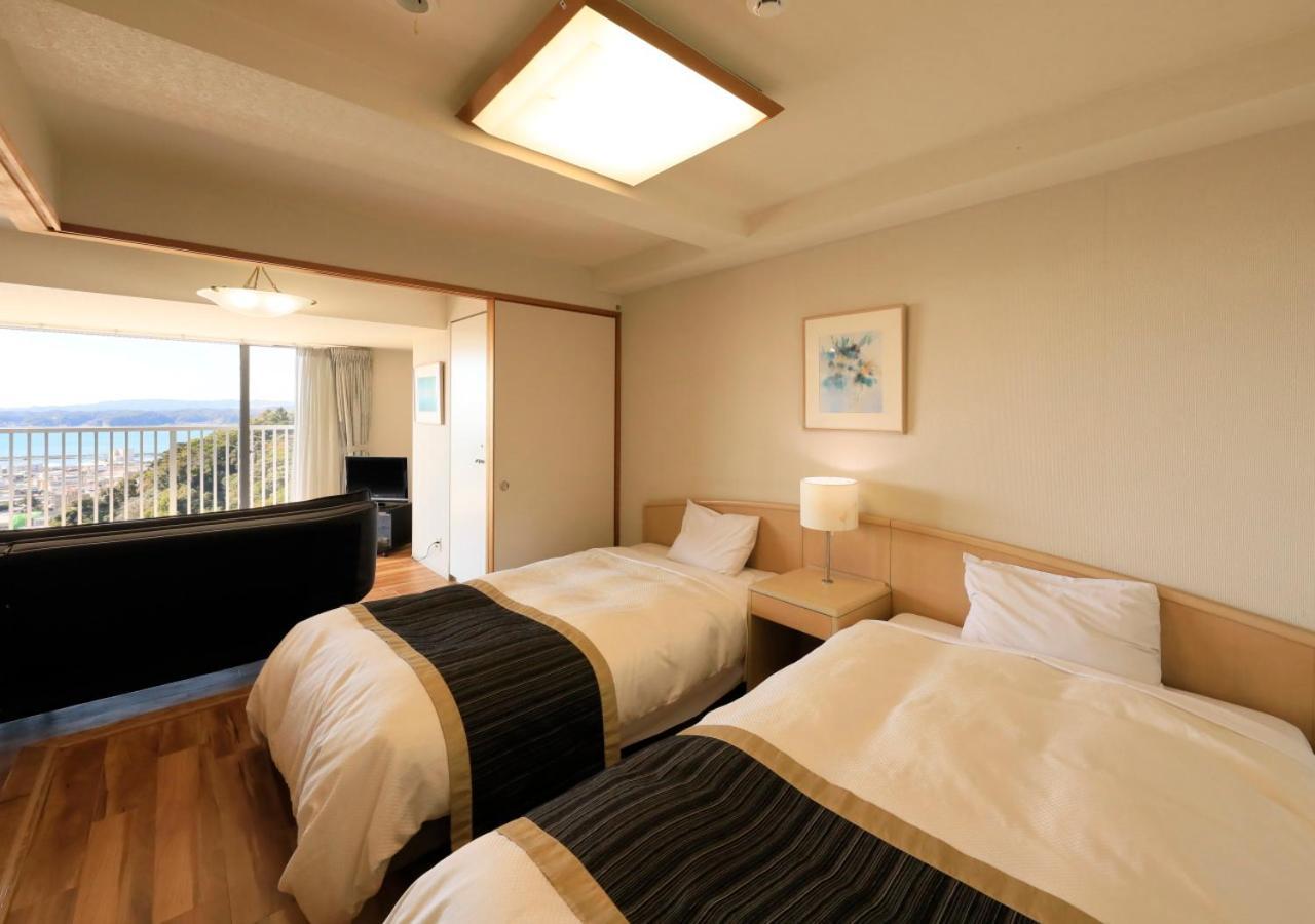Katsuura Hilltop Hotel & Residence Екстериор снимка